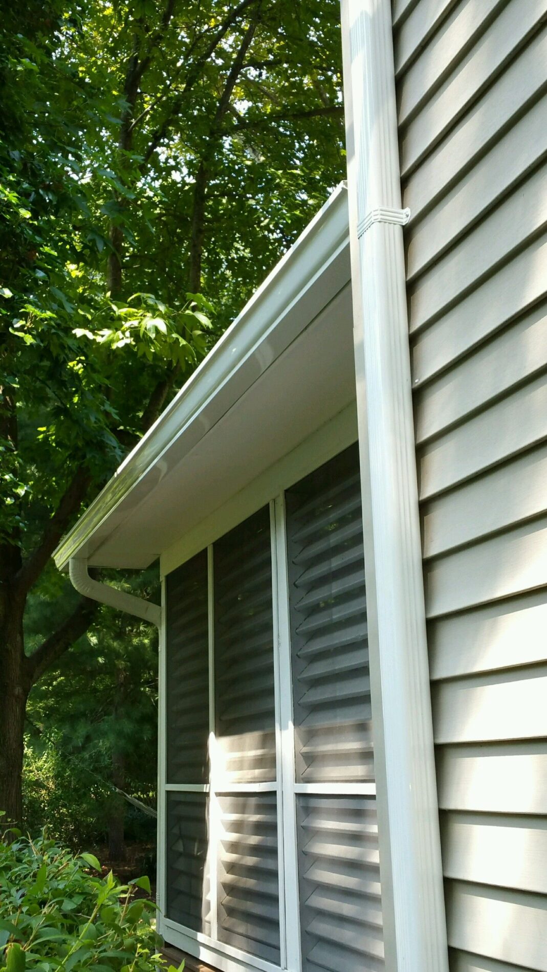 Seamless aluminum gutters installed on a Maryland home